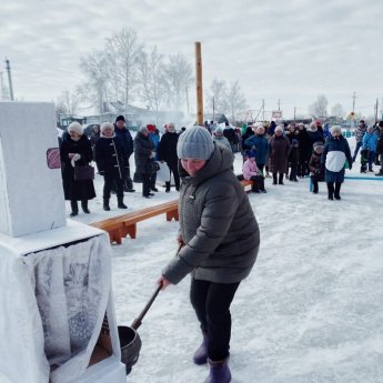 Народное гуляние "Маслёна идёт - весну под руку ведет"