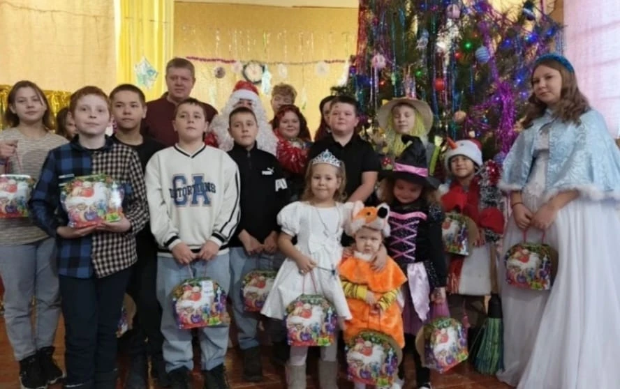 Новогодний утренник "В гостях у сказки"