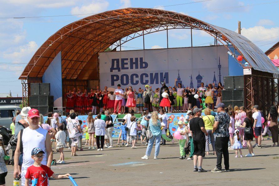  Театрализованная программа «Мы встречаем праздник детства, мира, лета и добра!».