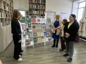 Фестиваль книги в центральной библиотеке.